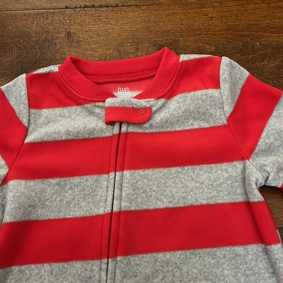 NWT Just One You One piece red and grey wit Santa & Deer on foot Fleece Size 12m - Picture 3 of 6